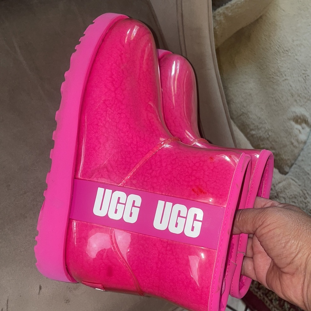 UGG - Picture 6 of 9